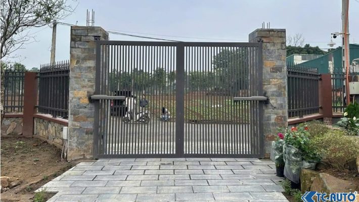 Lắp đặt cổng mở tự động loại nào tốt, chi phí bao nhiêu ?